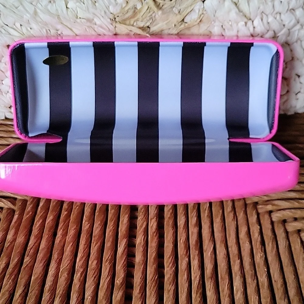 Betsey Johnson pink, hard, eyeglass/sunglass case